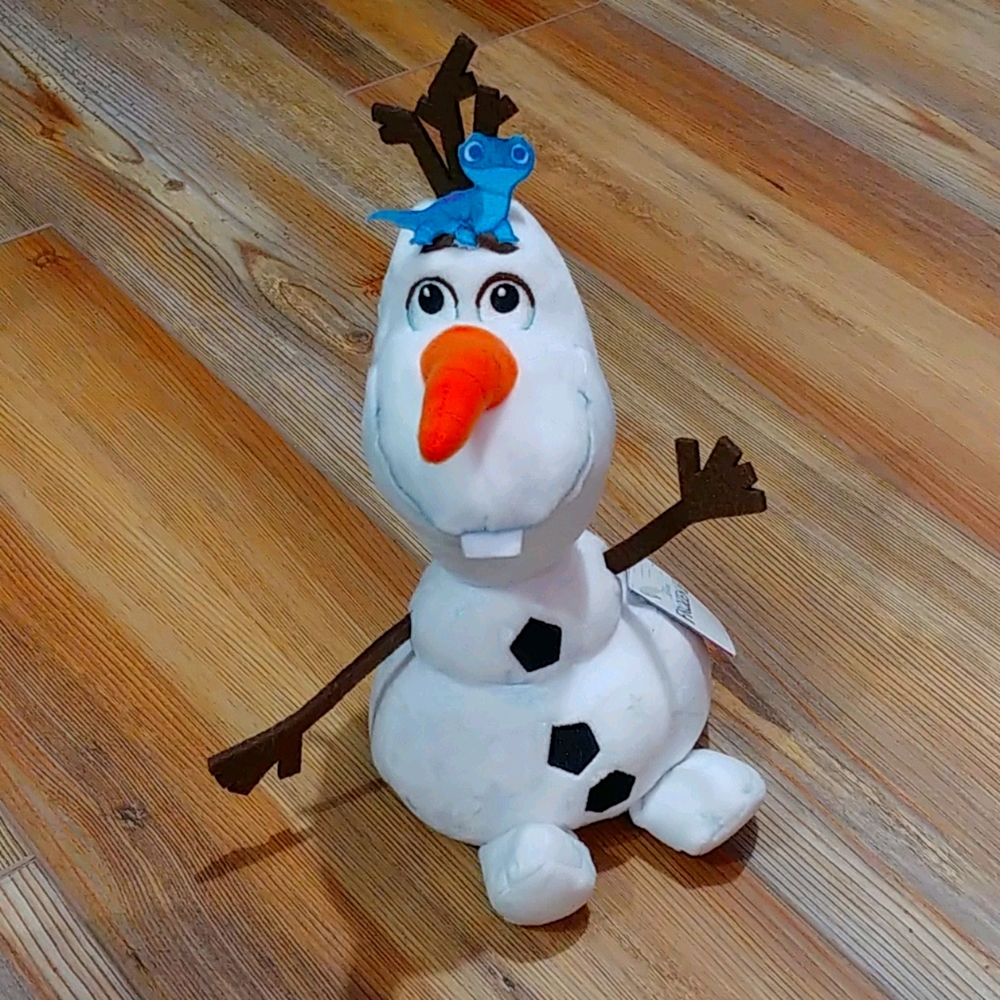 NEW Frozen II stuffie - Olaf